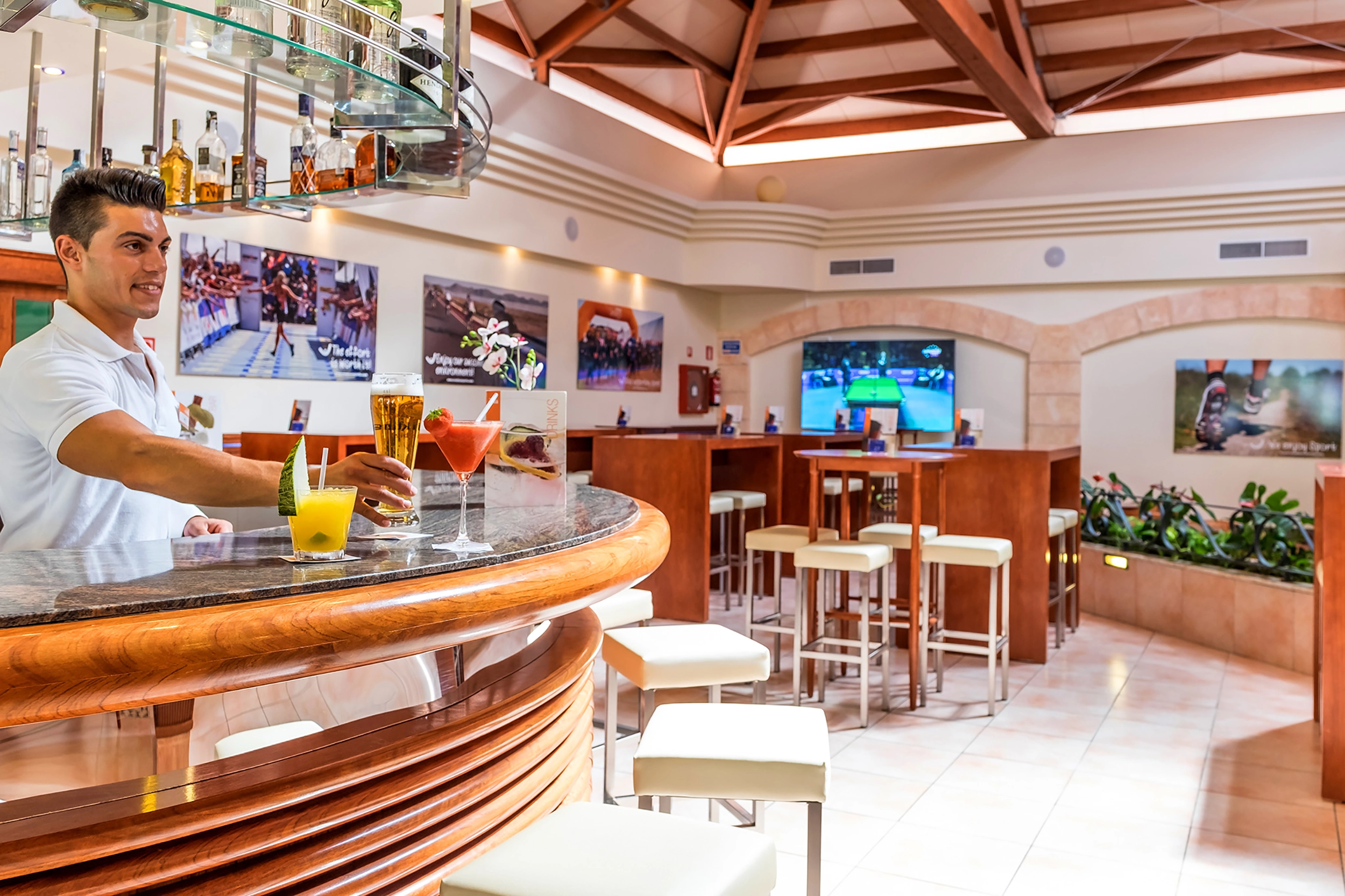 2015-02-Viva Blue - Sports Bar 2.webp