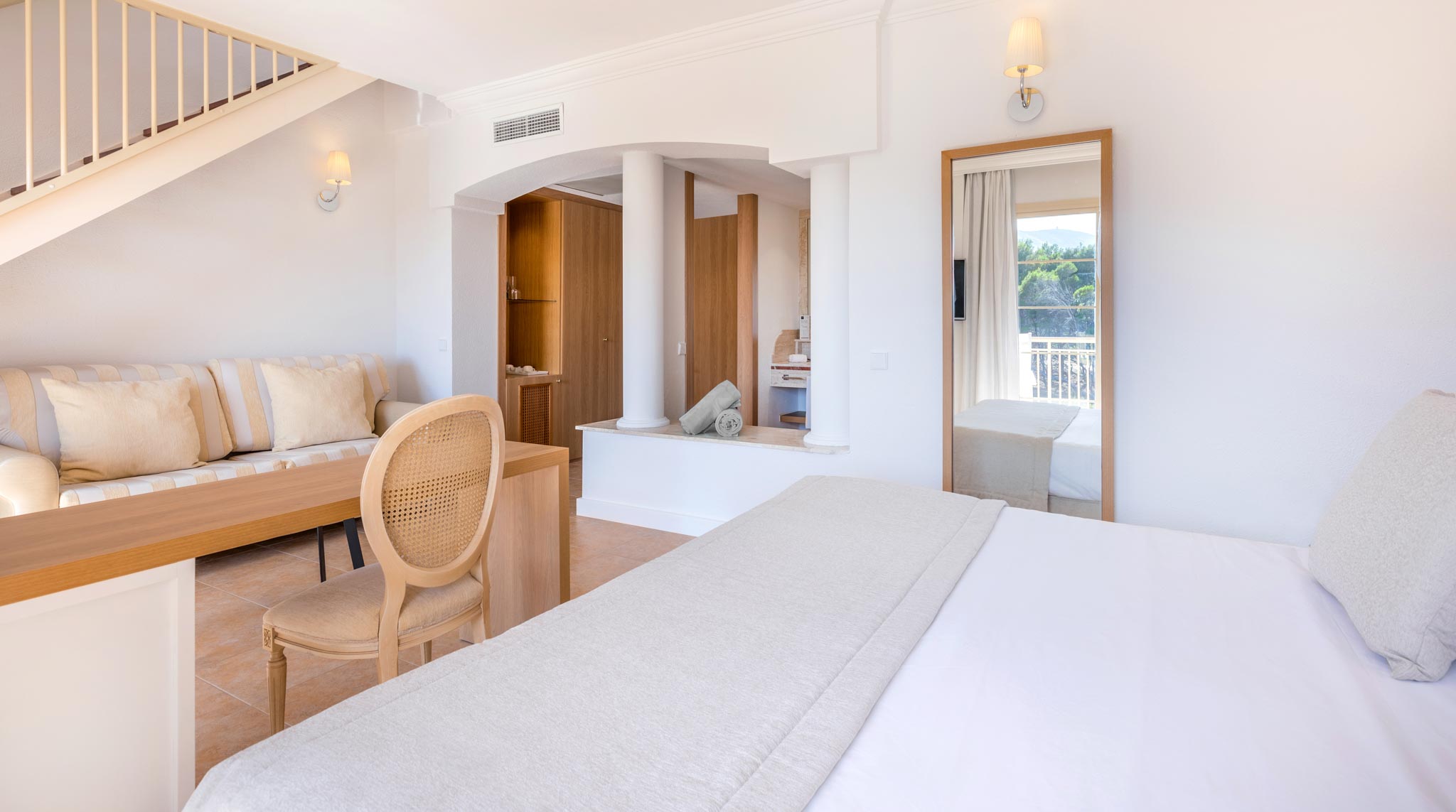 202007-VivaSuites - Junior Suite Royal Terrace 4.jpg