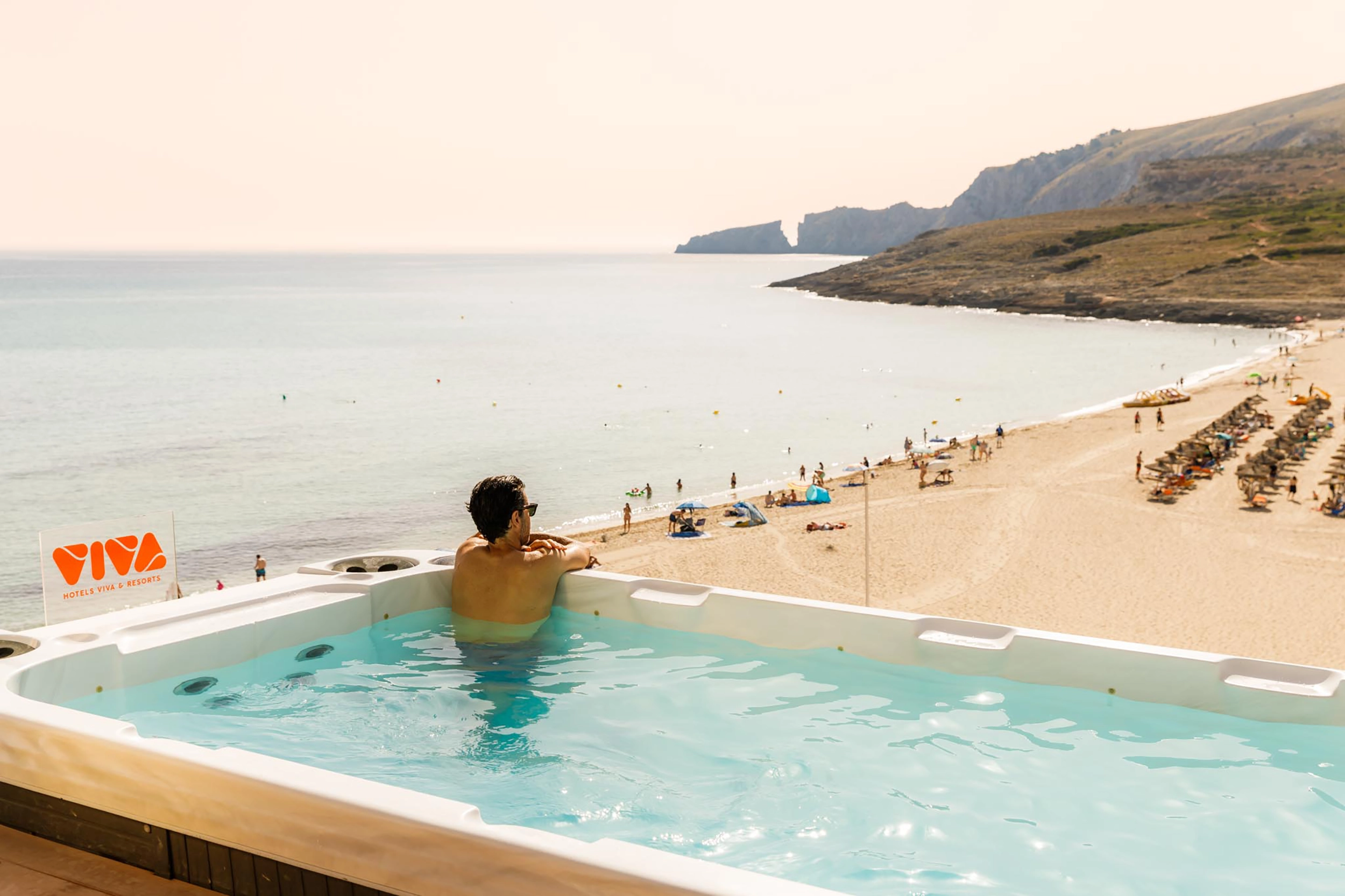 2022-08-Viva CM Resort - Lifestyle Jacuzzi exterior 18+ 01