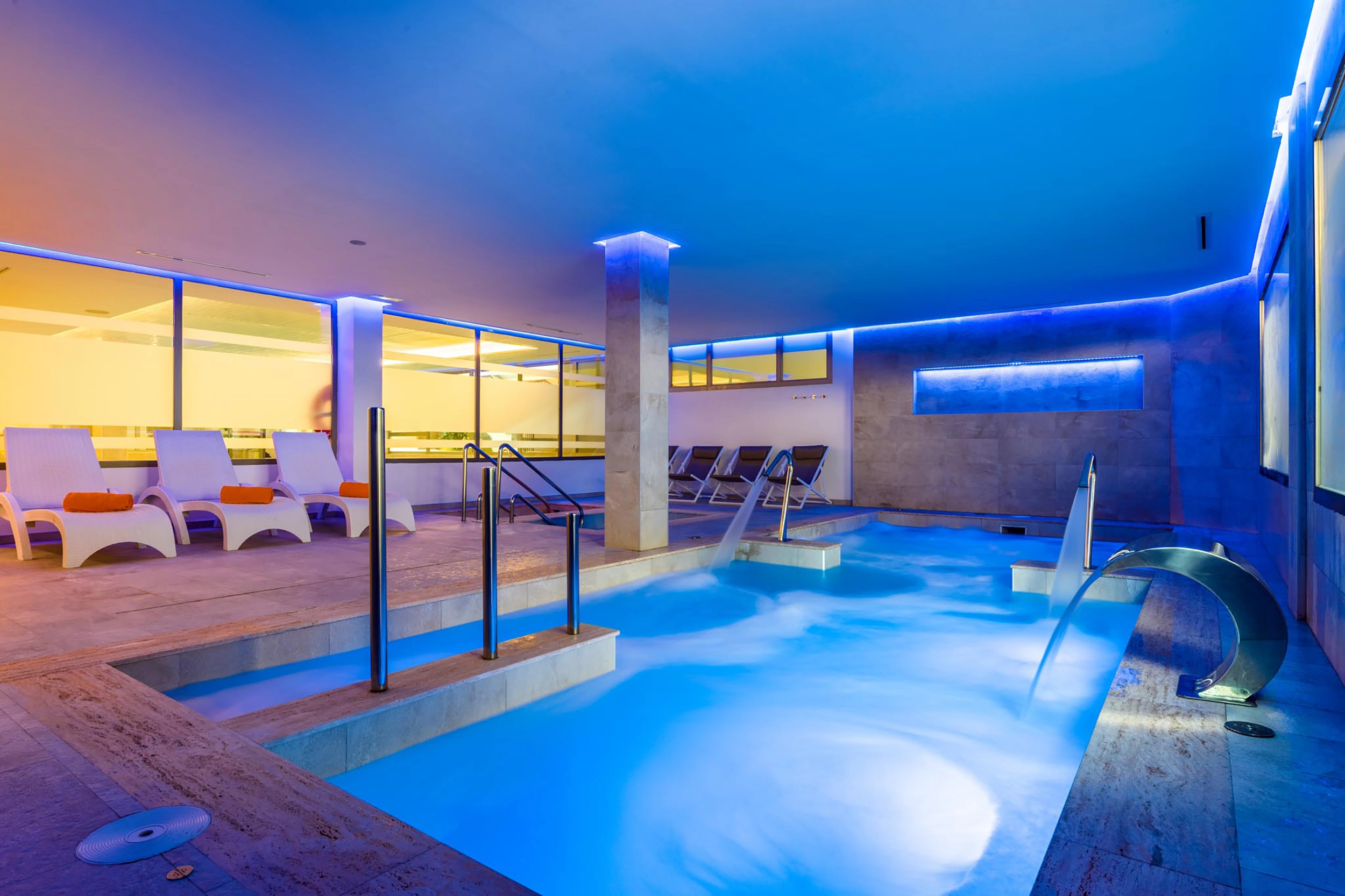 201705-VIVA CM Resort - Spa Massage Pool