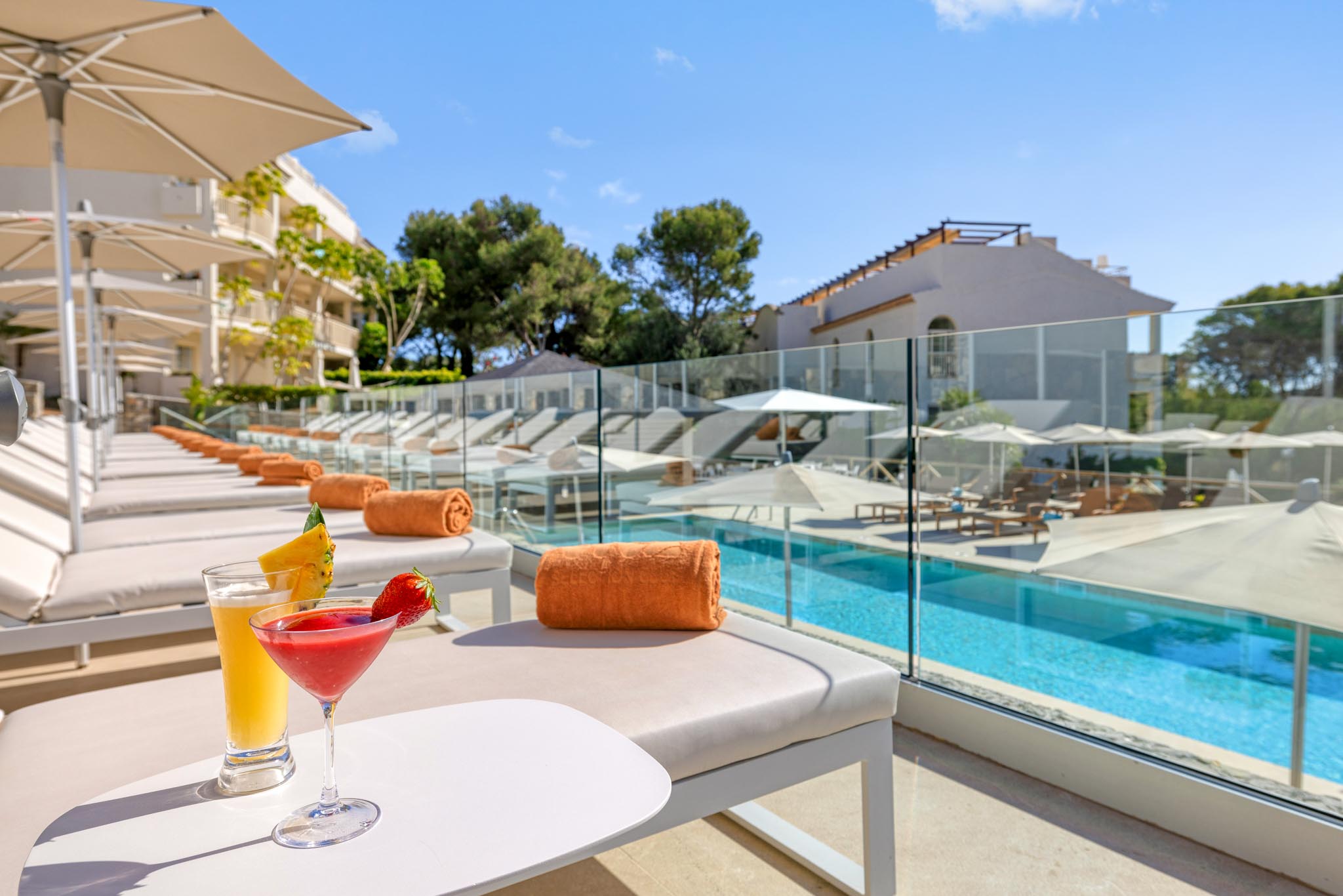 202405-VIVA Suites - PiscinaOasis-15.jpeg