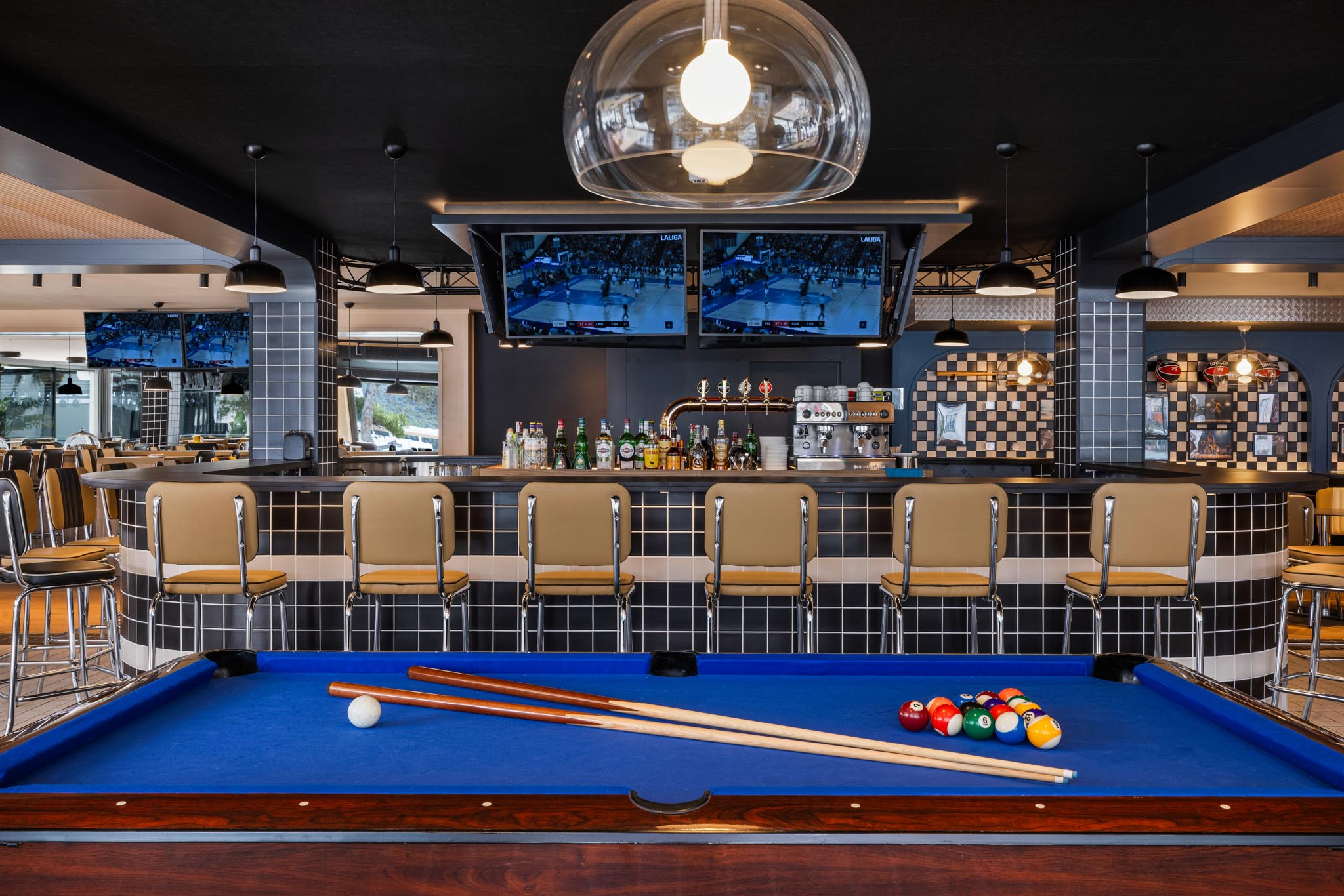 202504-VIVA CM Resort - SportsBar1