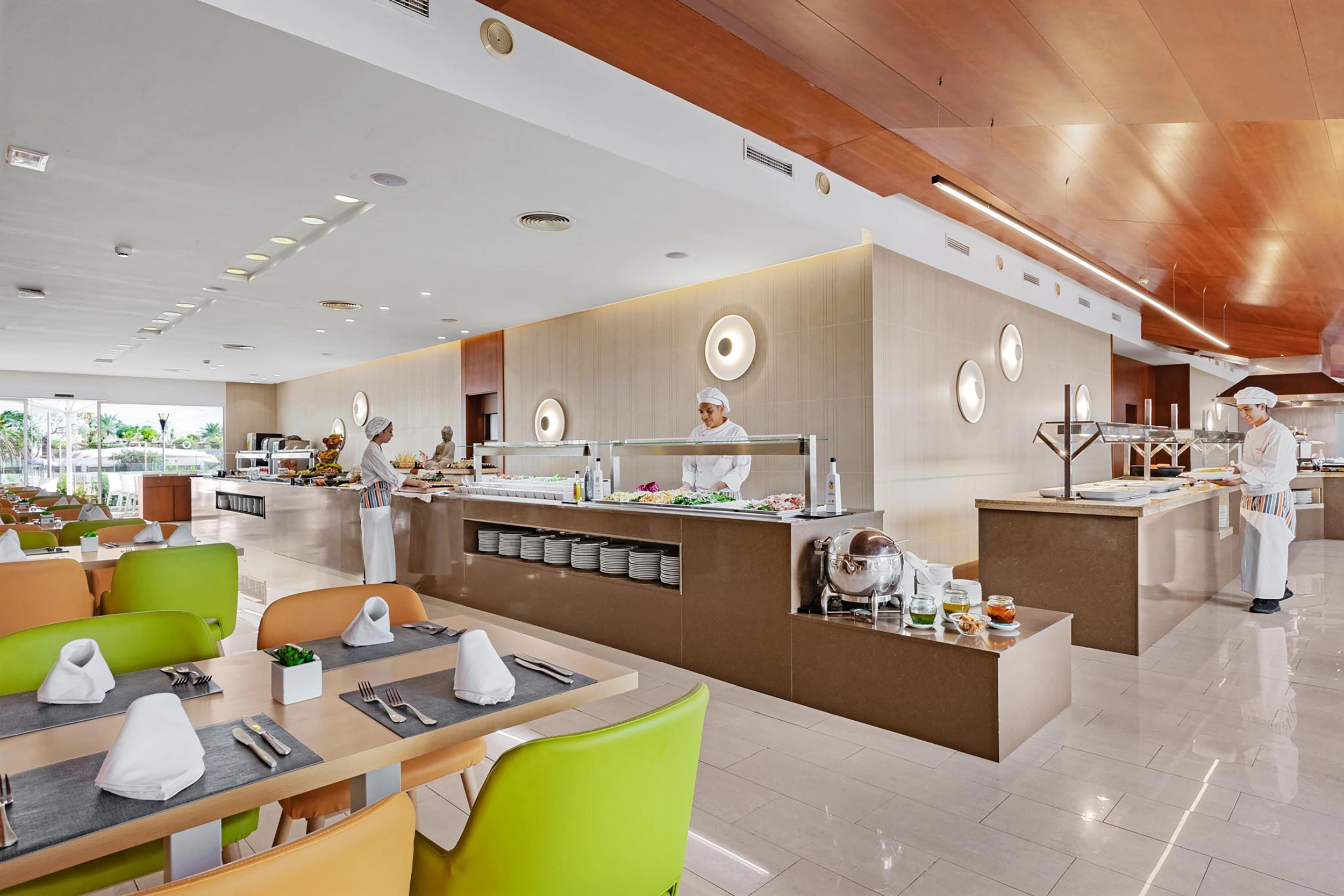 2022-09-Viva Eden Lago - Buffet Caprice 1.webp