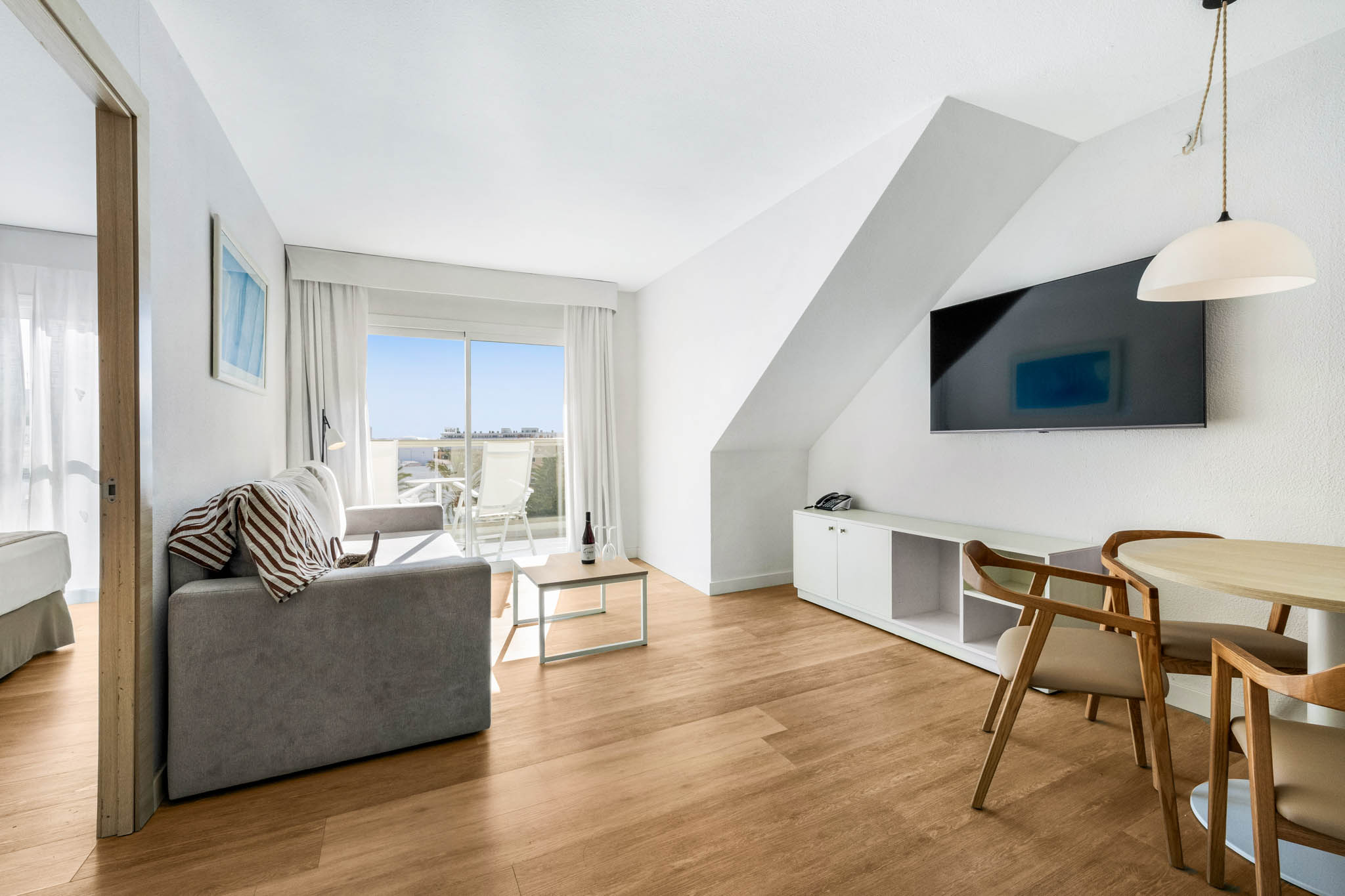 VIVA Sunrise - Royal Terrace Selection Club 01