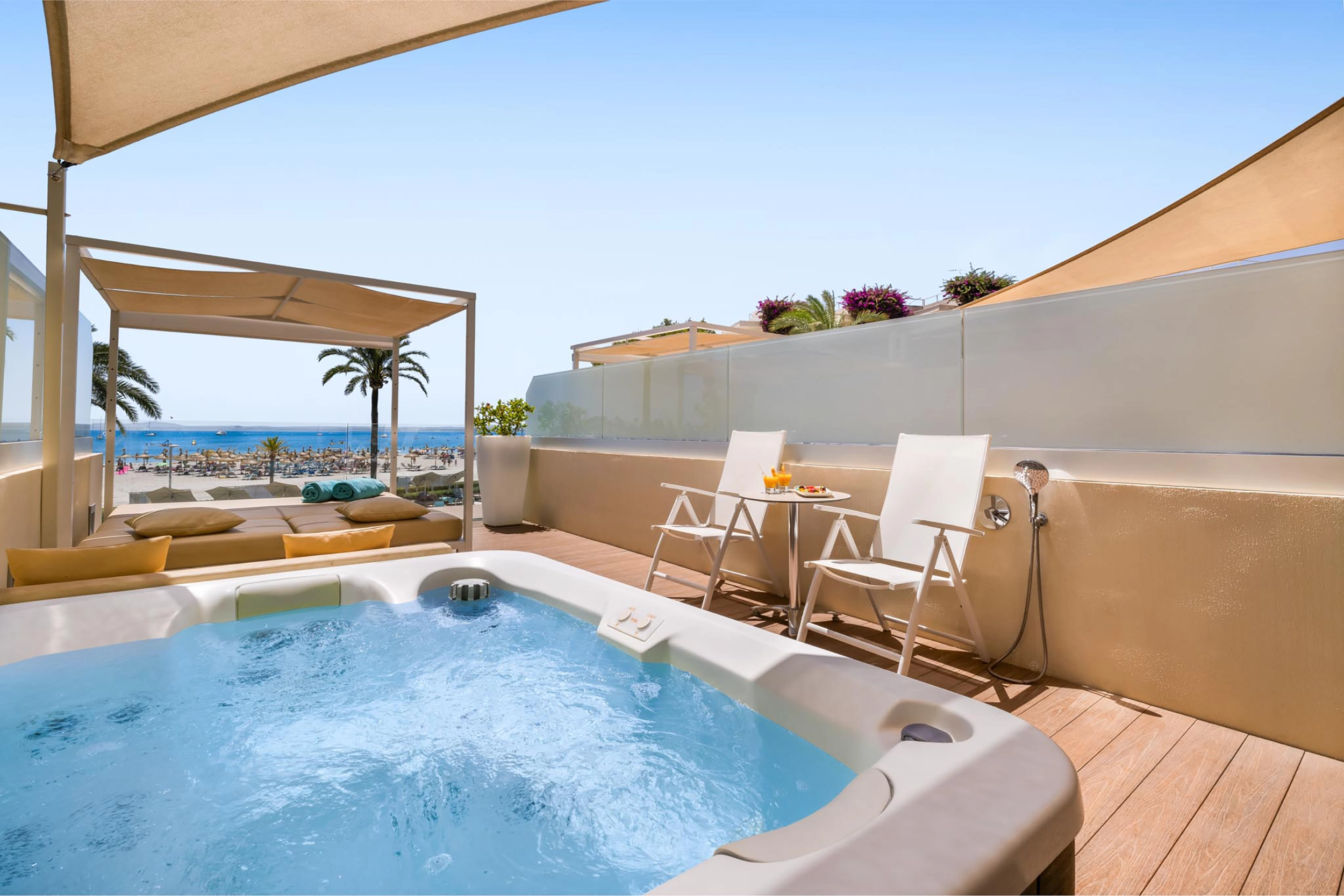 VIVA Golf - Royal Terrace Primer Piso 7.webp