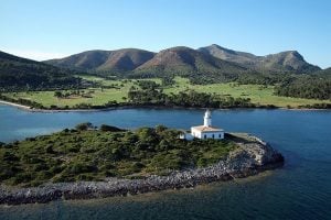 El campo de golf Alcanada destaca por sus vistas al Faro