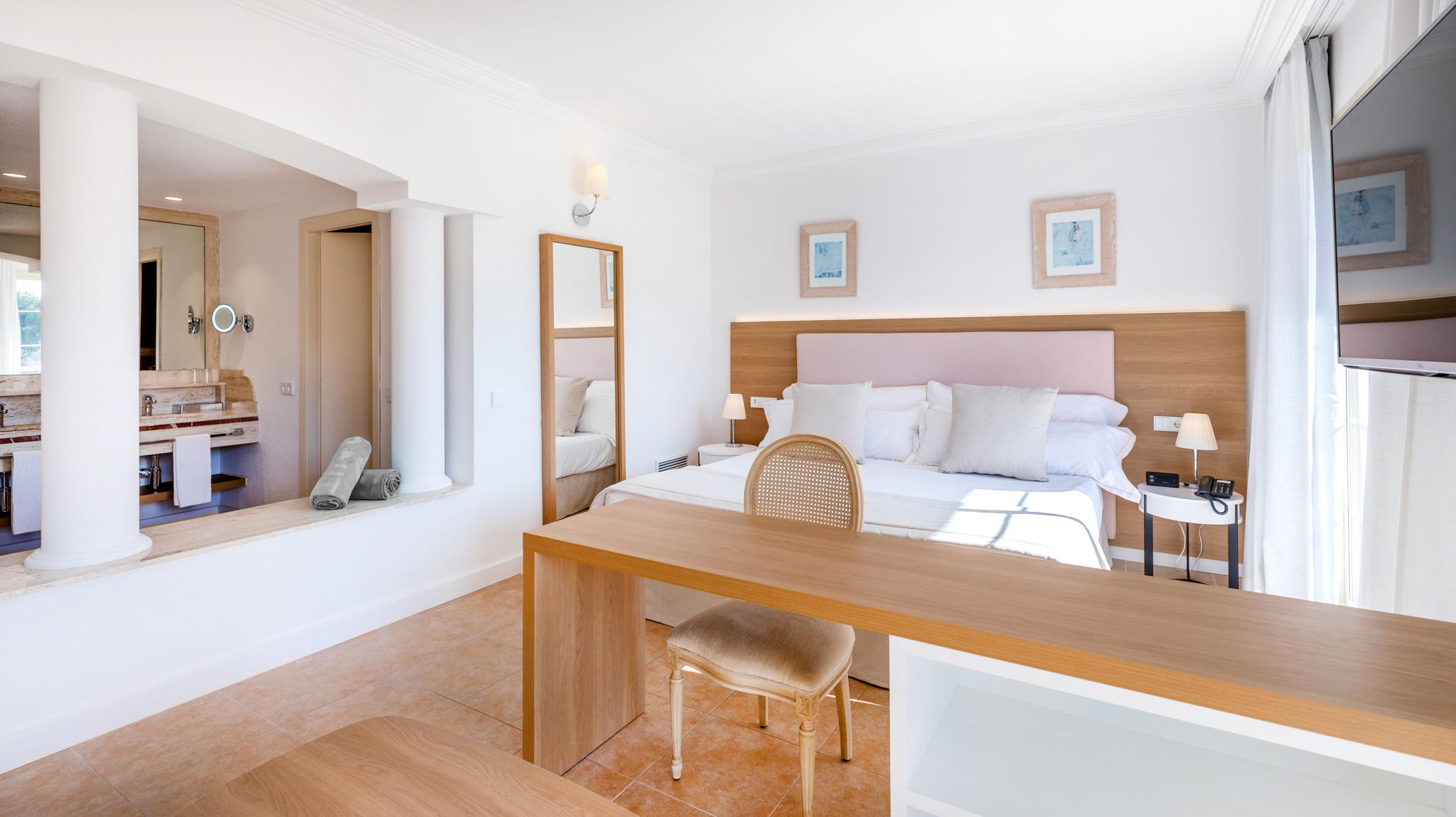 202007-VivaSuites - Junior Suite Royal Terrace 2.jpg