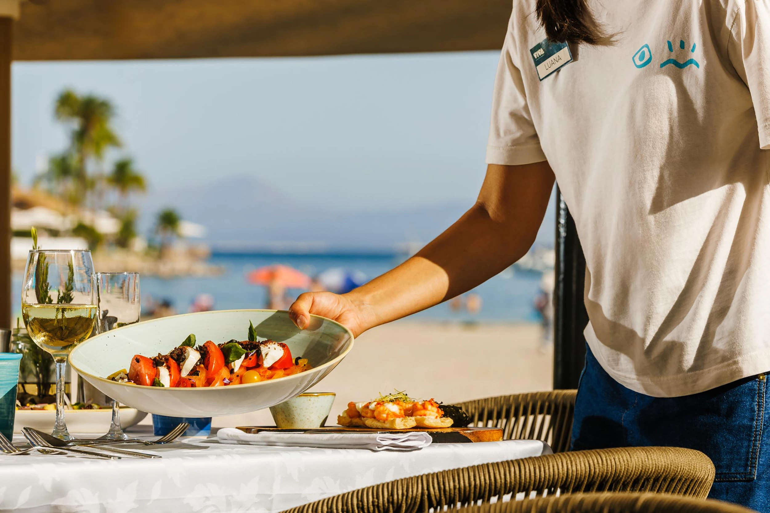 VIVA Golf-Mirablau Beach Bar and Restaurant-16.webp