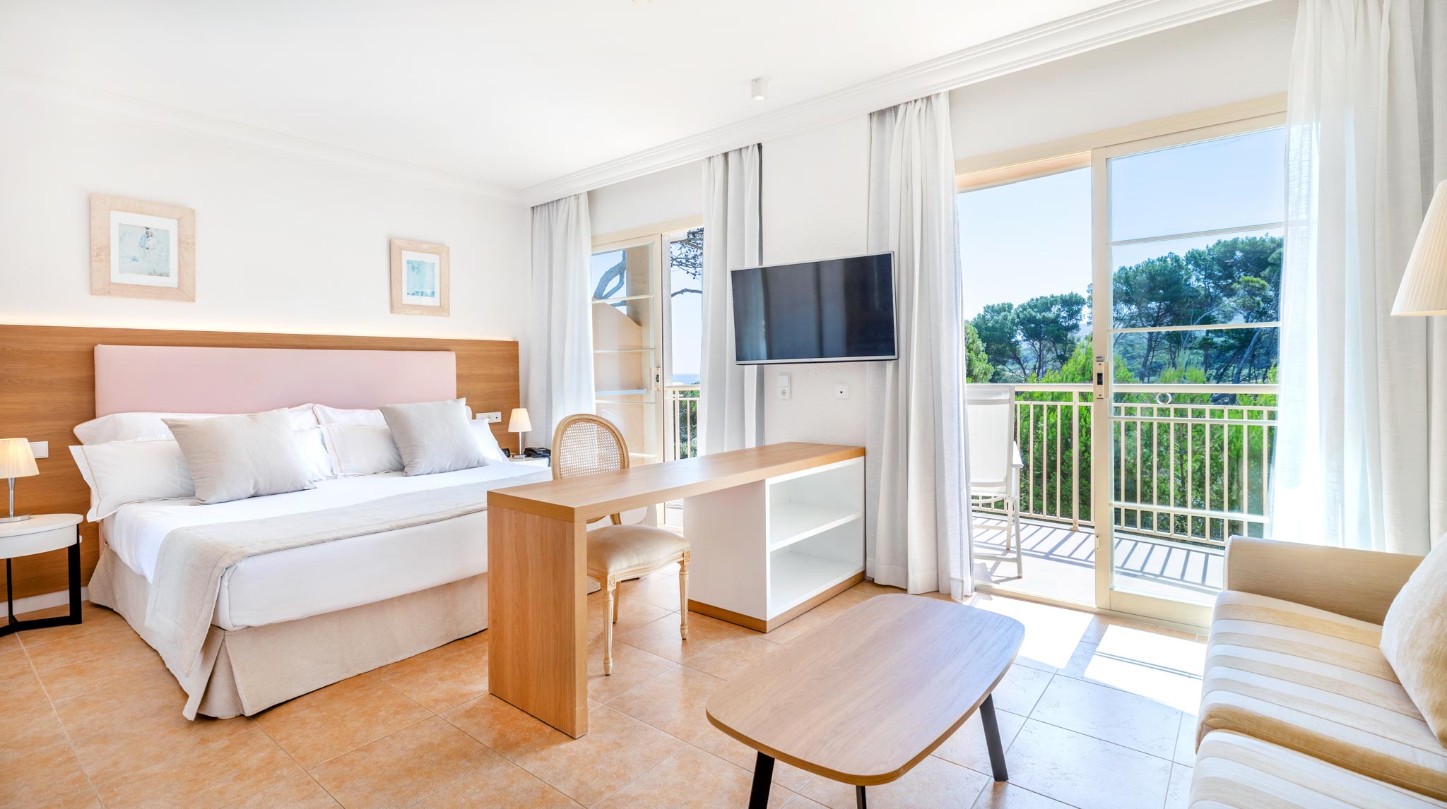 202007-VivaSuites - Junior Suite 1.jpg