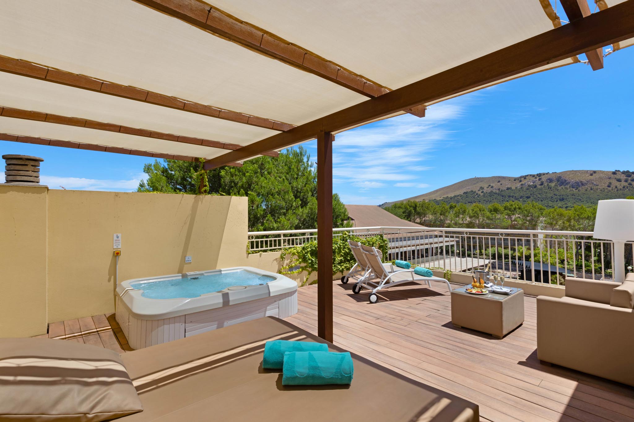 202107-VIVASuites - Junior Suite Royal Terrace 6.jpg