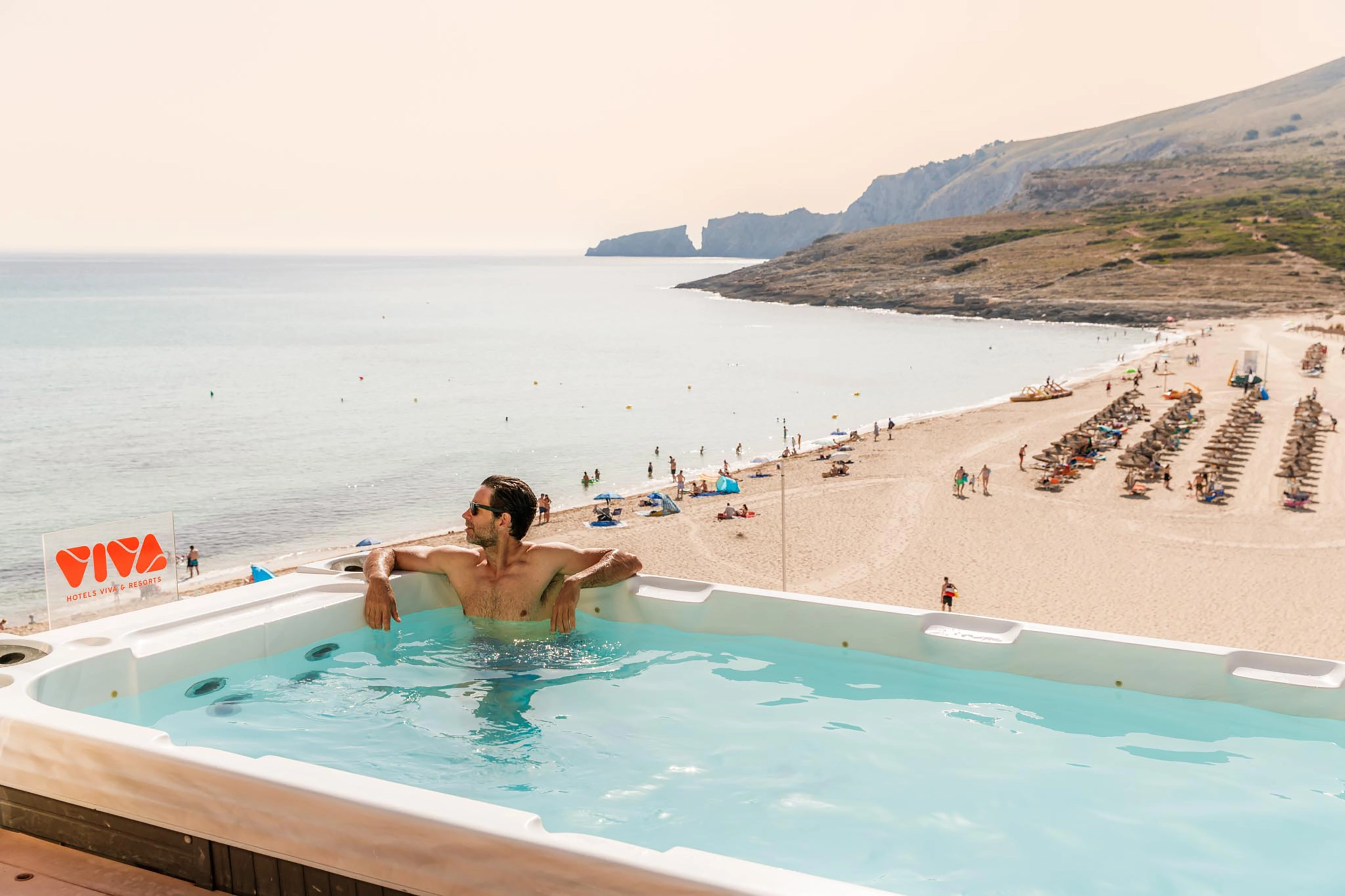 2022-08-Viva CM Resort - Lifestyle Jacuzzi exterior 18+ 02.webp