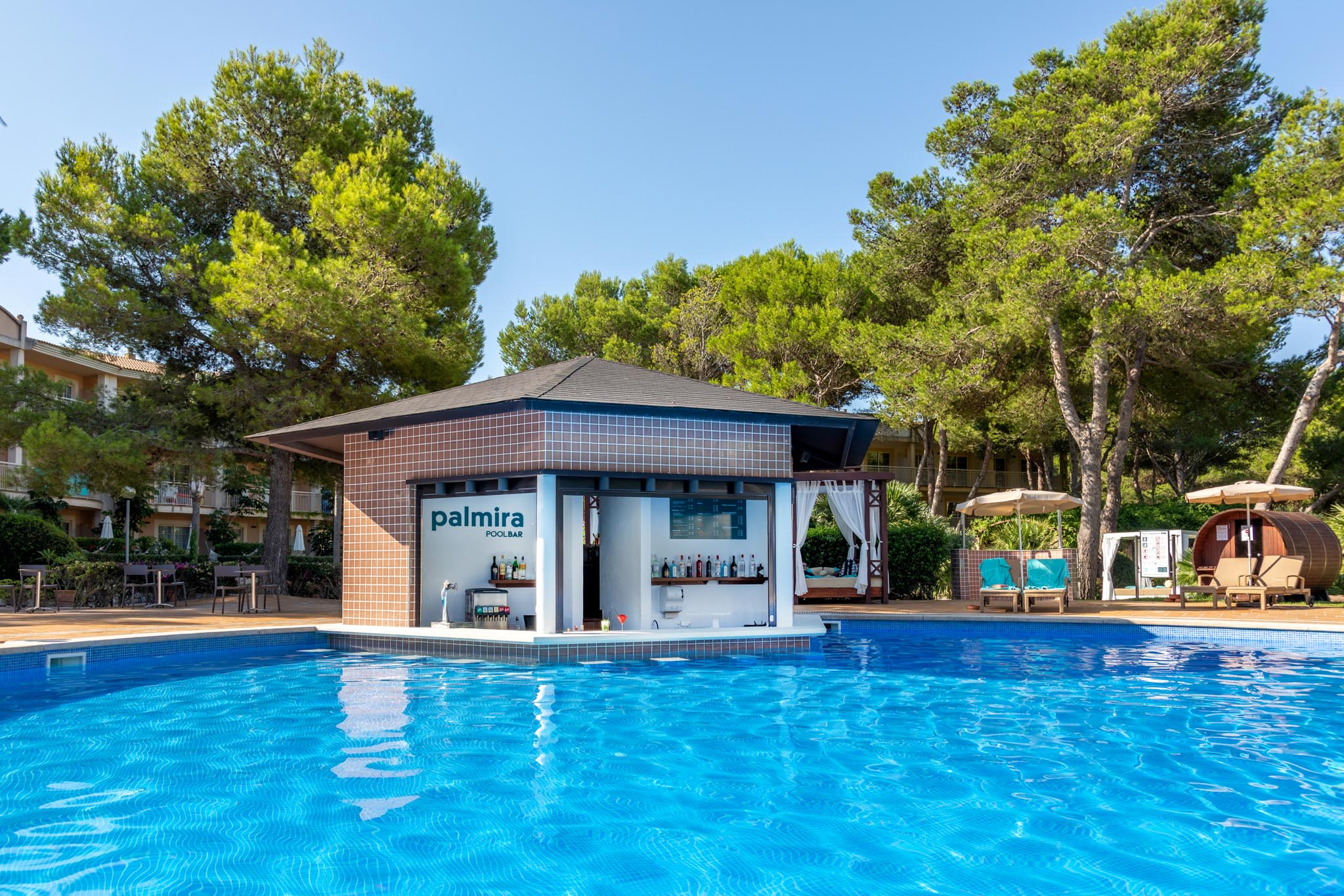 202008-VIVA Suites-SwimUpBarPalmira.jpeg