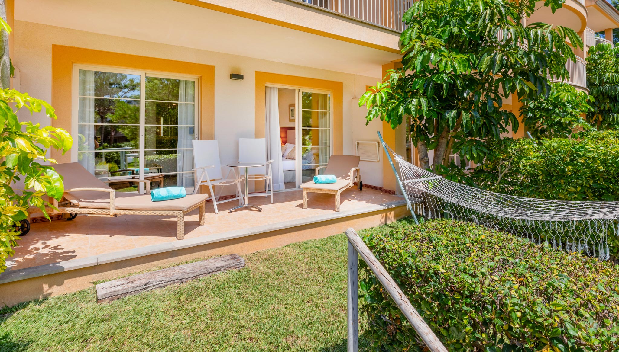 202007-VivaSuites - Junior Suite Garden 4.jpg