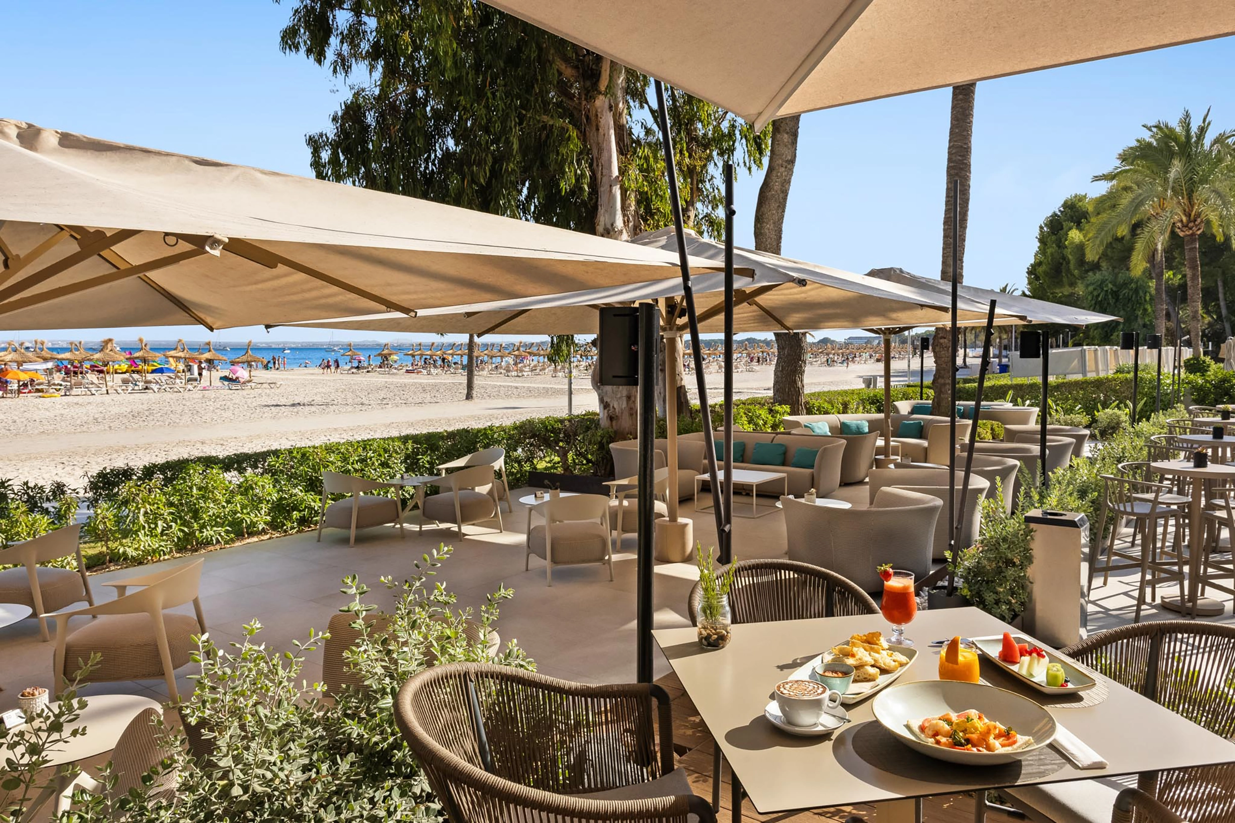 VIVA Golf-Mirablau Beach Bar and Restaurant-10.webp