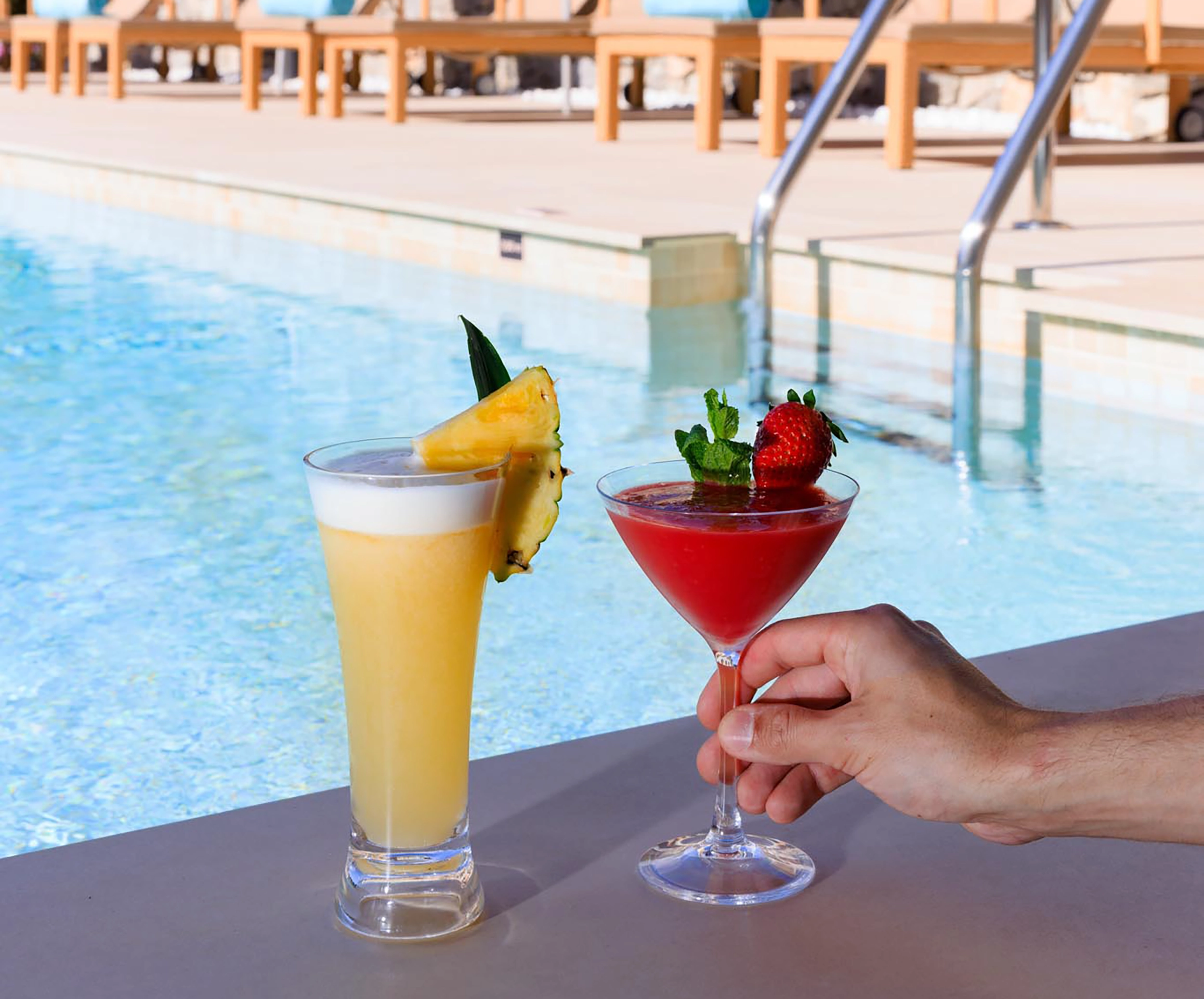 202405-VIVA Suites - PiscinaOasis-16 (1).webp