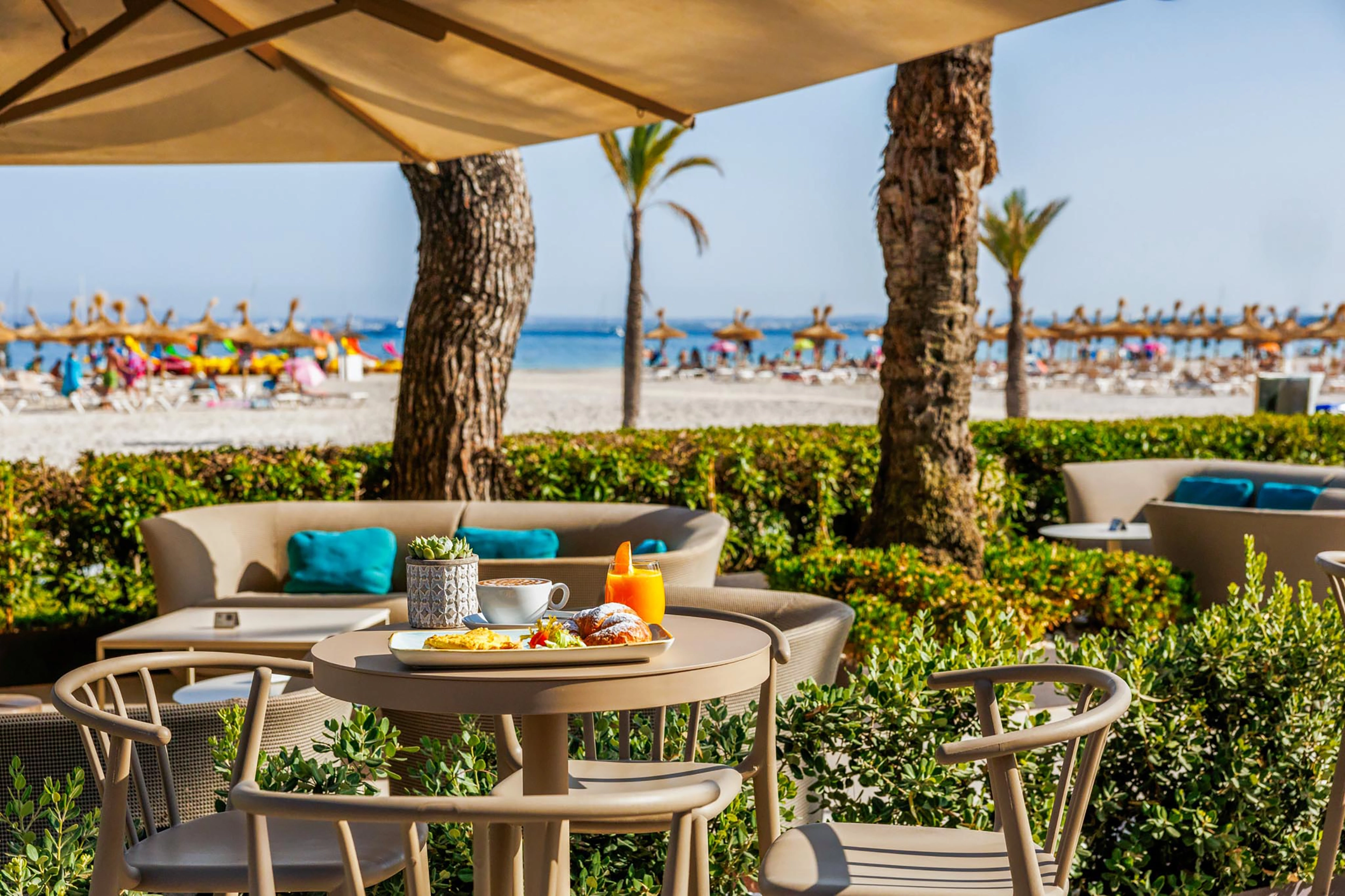 VIVA Golf-Mirablau Beach Bar and Restaurant-12.webp