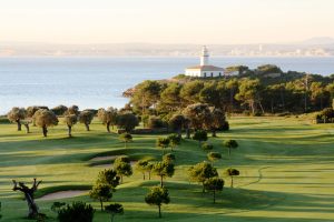 El Club de Golf Alcanada te espera para jugar un torneo de golf y disfrutar de tu estancia en el Vanity Golf